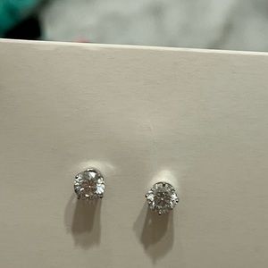 Diamond studs 1.34 carats. Set in 14k white gold. FLASH SALE